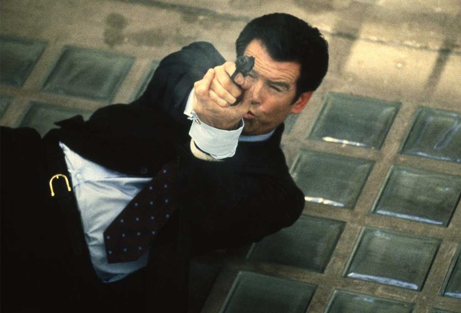 yarinaslaolmez.jpg Bond. James Bond. Nisan’da DMAX’te.