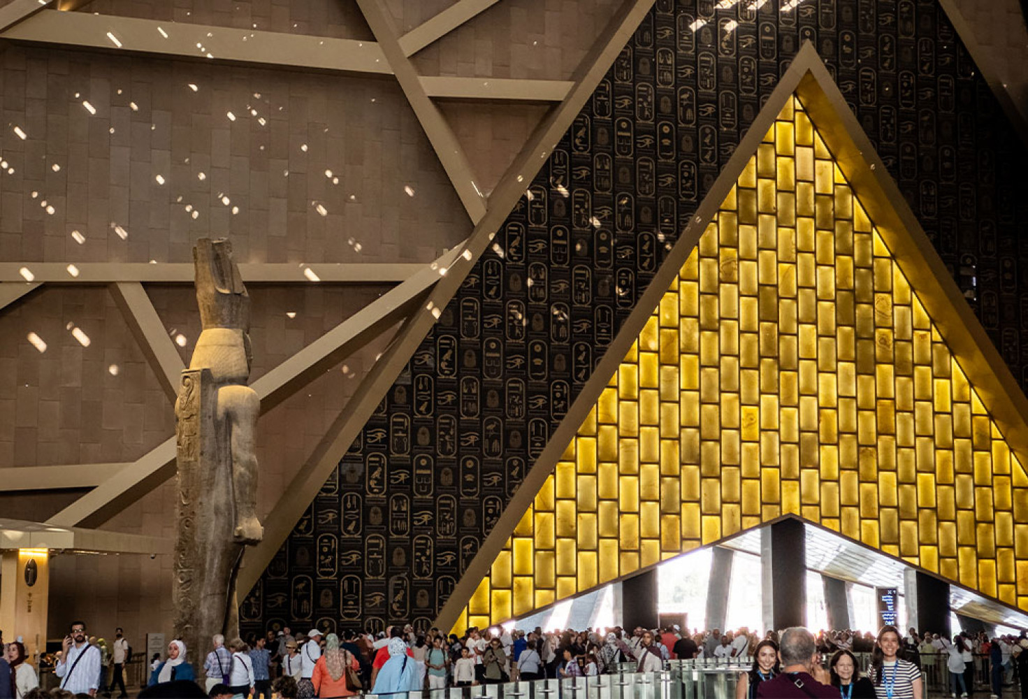 gm-2.jpg Tutankamon’un ilk kez sergilenmeye başlanan hazineleri