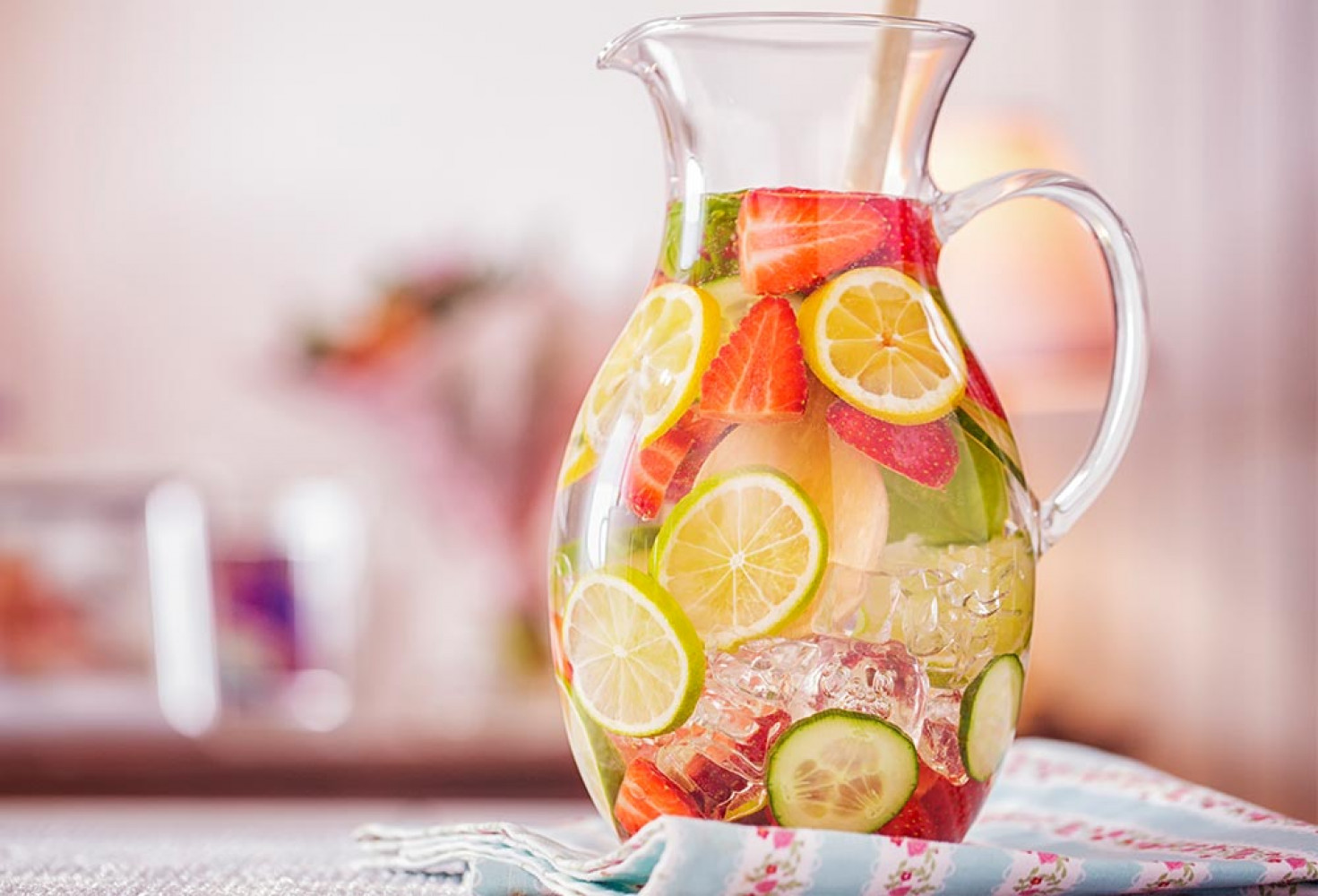 Yaz için detoks suyu tarifleri