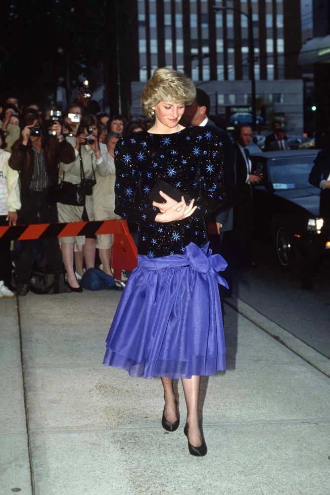 Prenses Diana’nın ikonik elbisesi rekor fiyata alıcı buldu
