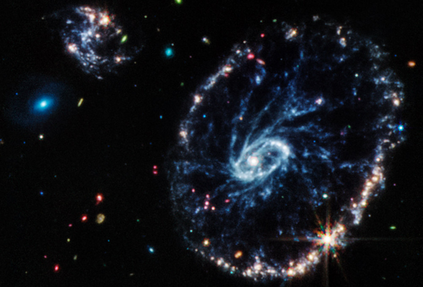 NASA yayınladı: çift galaksinin göz kamaştıran görseli 