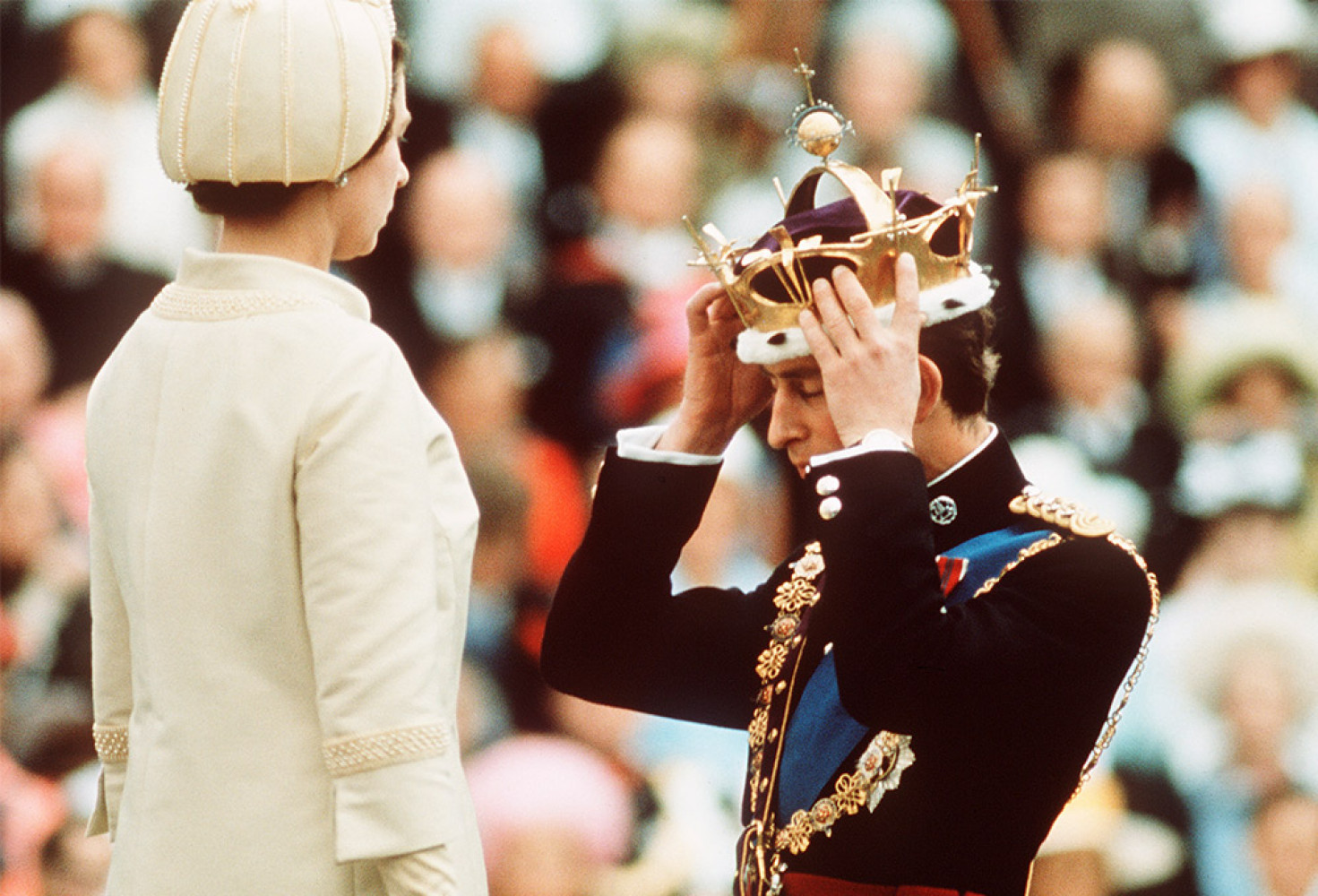 Kral 3. Charles taç giymeye hazırlanıyor