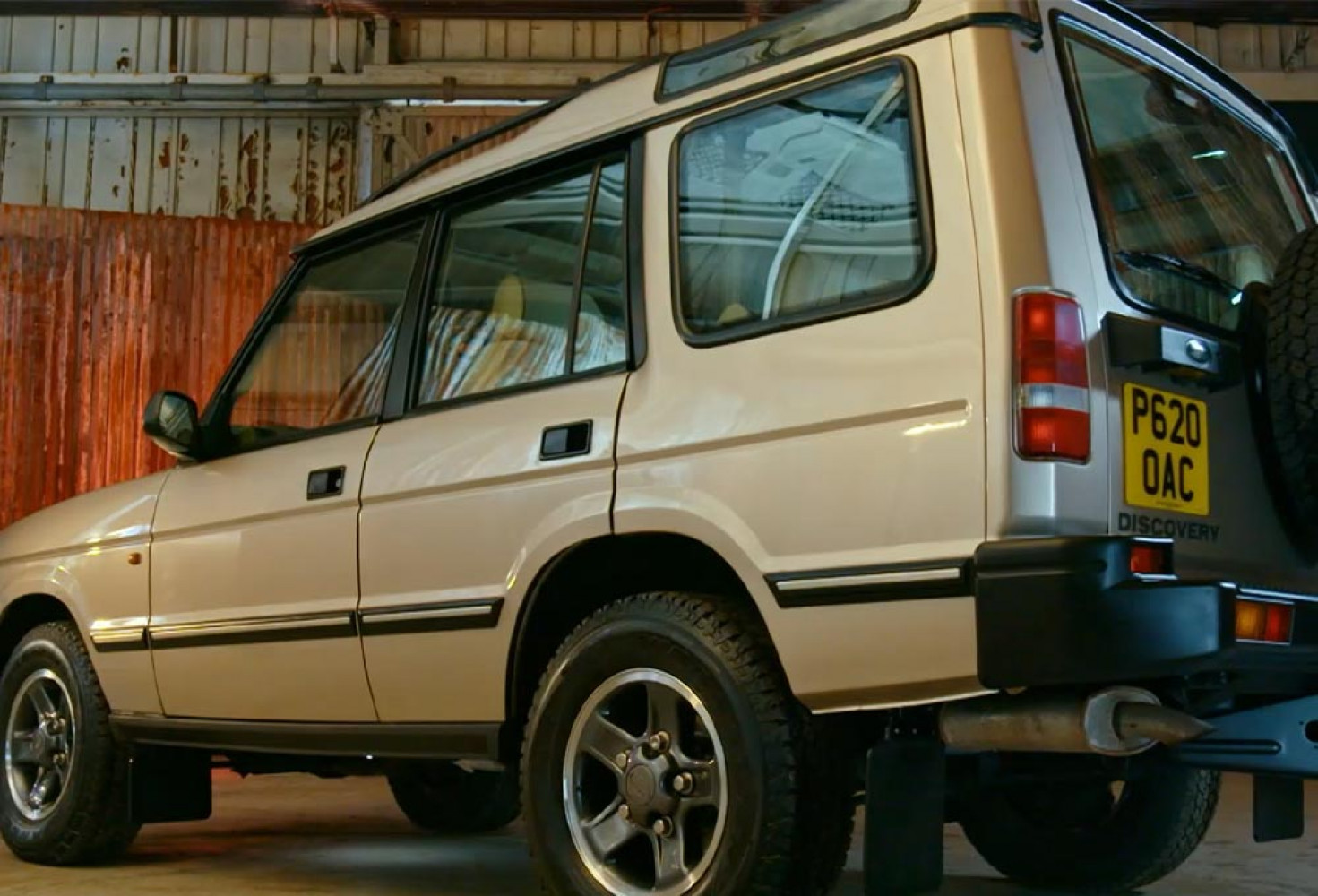 VIDEO: Muhteşem Land Rover Discovery dönüşümü