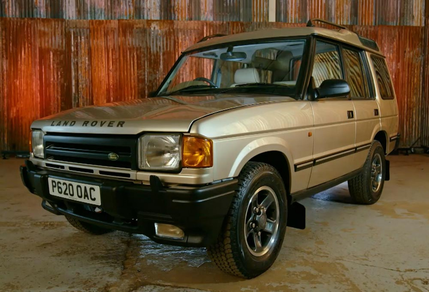 VIDEO: Muhteşem Land Rover Discovery dönüşümü