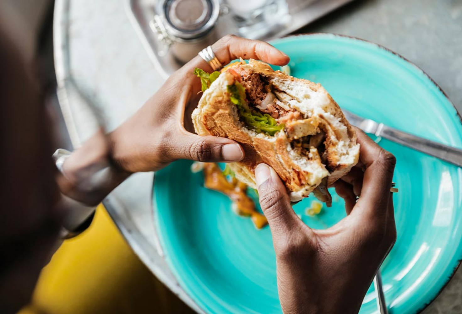 Guy Fieri’den parmak ısırtan burger tarifleri 