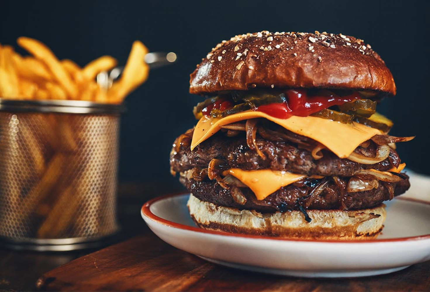Guy Fieri’den parmak ısırtan burger tarifleri 